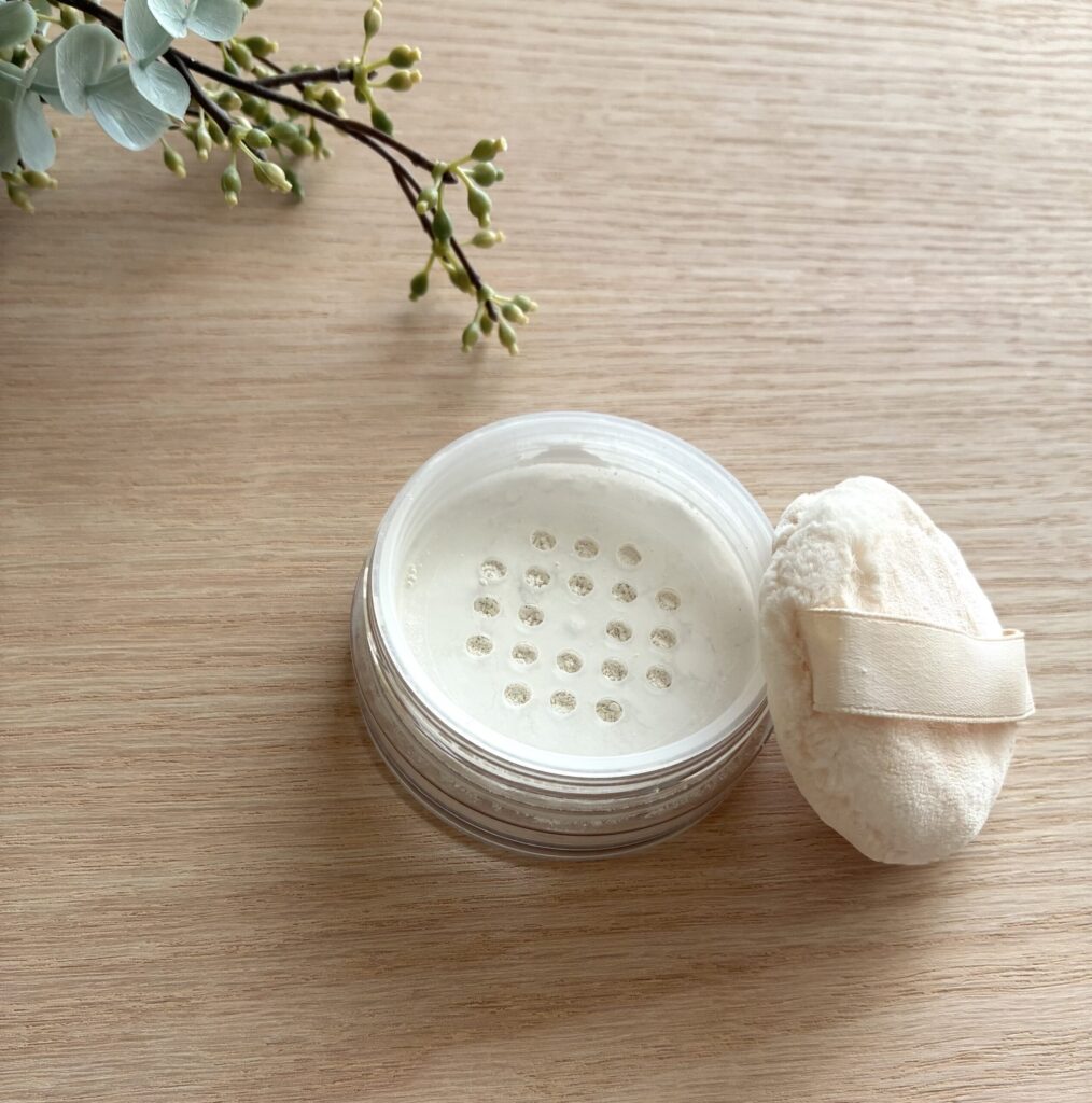 北尾化粧品部シルクパウダー100の中身とパフ